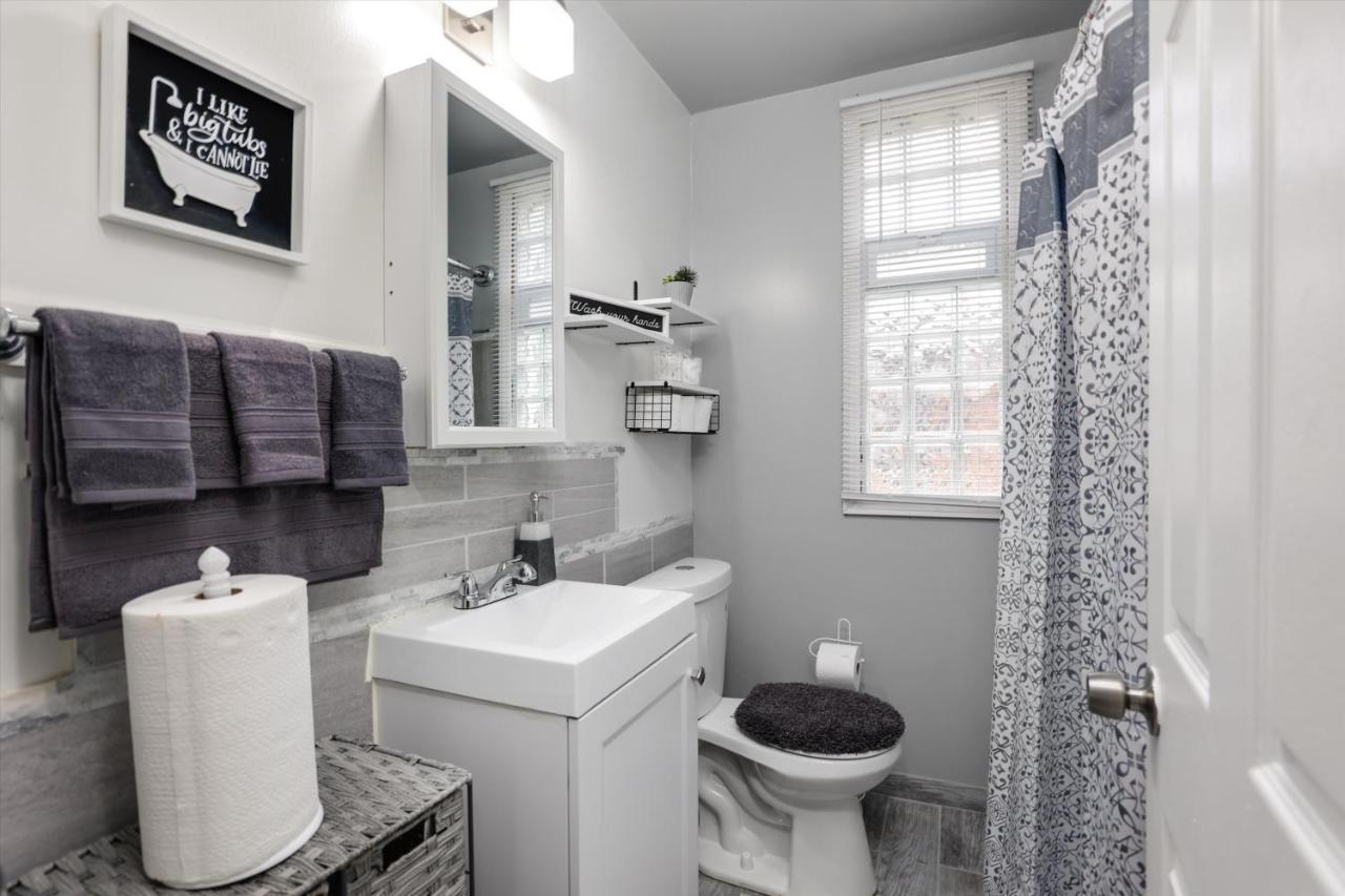 Modern & Cozy East Side Gem ~ Queen Beds ~ Parking Detroit Exteriör bild