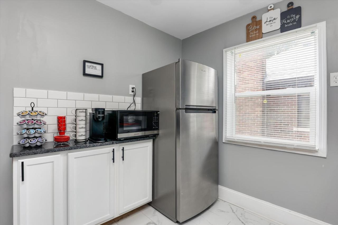 Modern & Cozy East Side Gem ~ Queen Beds ~ Parking Detroit Exteriör bild