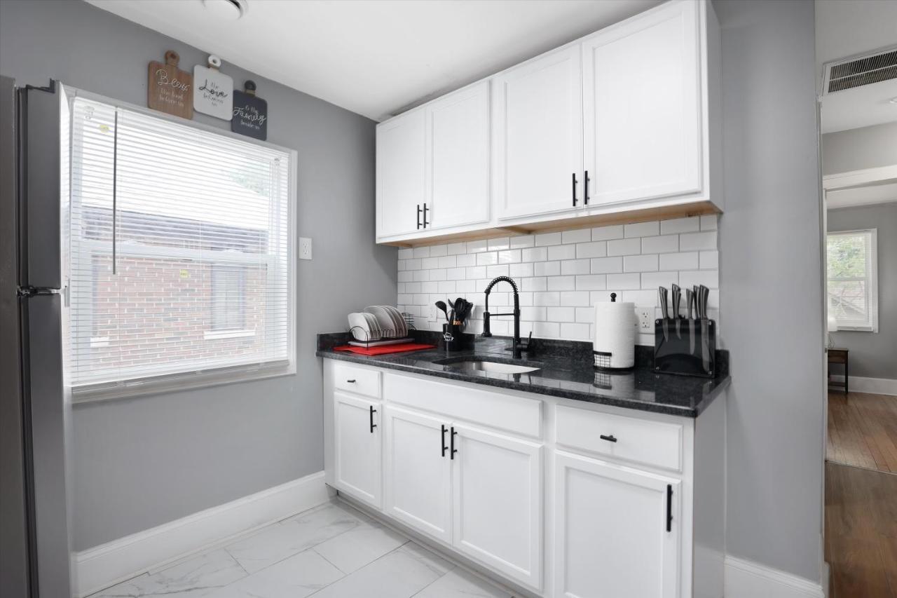 Modern & Cozy East Side Gem ~ Queen Beds ~ Parking Detroit Exteriör bild