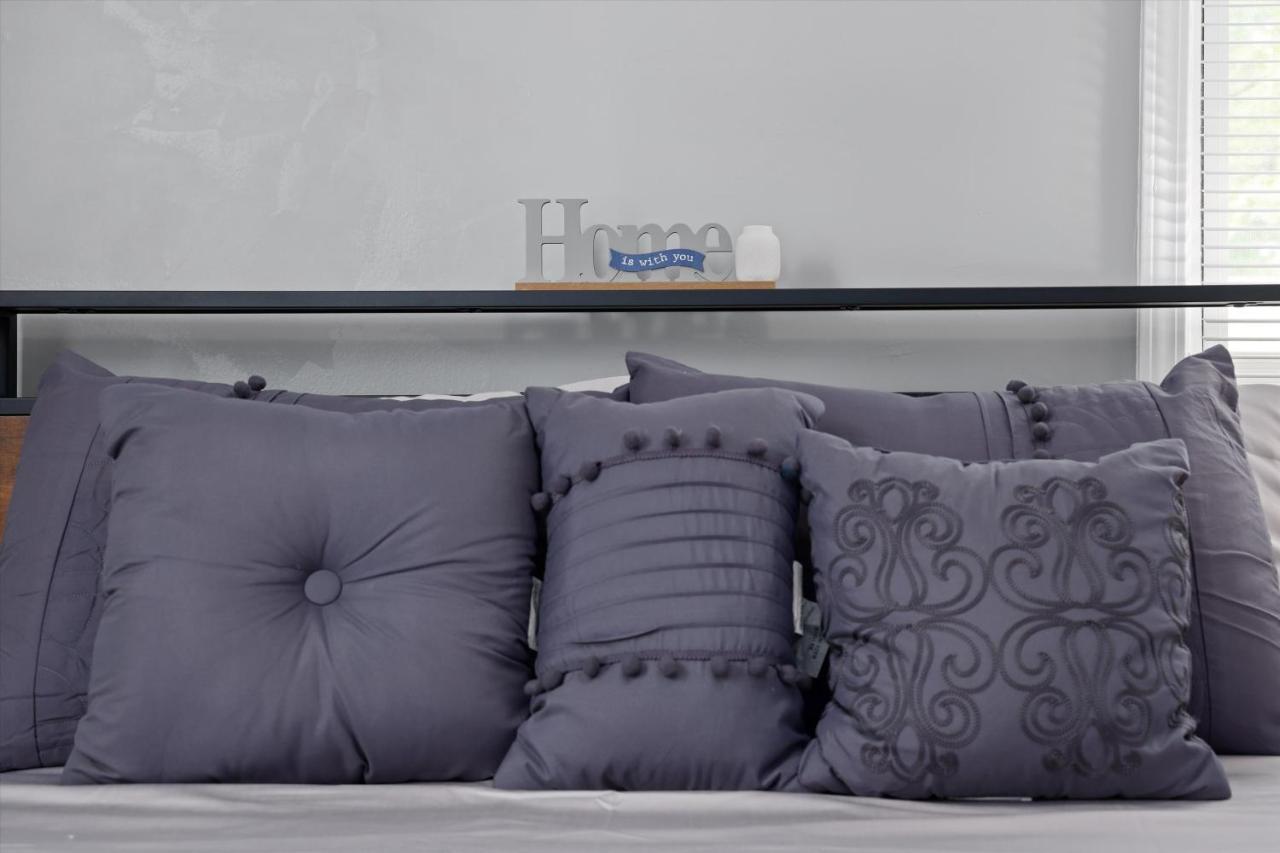 Modern & Cozy East Side Gem ~ Queen Beds ~ Parking Detroit Exteriör bild