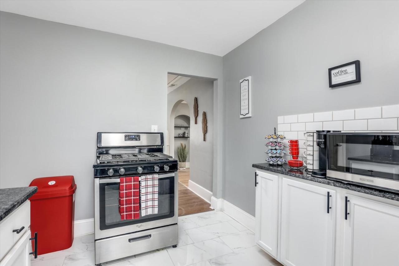 Modern & Cozy East Side Gem ~ Queen Beds ~ Parking Detroit Exteriör bild